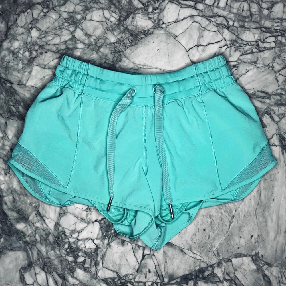 Lululemon Hotty Hot Short 2.5” Bali Breeze Size 2